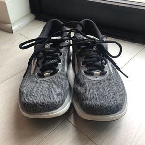 Brooks Pure Flow Sneakers